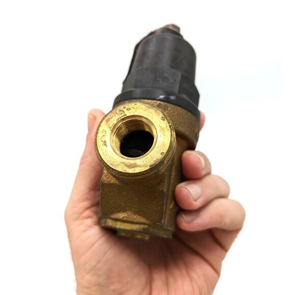 Apollo Conbraco 36C Series 1/2" 75# 400 psi Bronze Double Union Pressure Valve - Picture 3 of 4